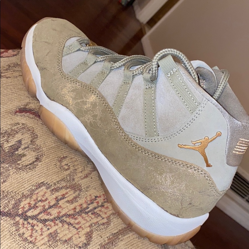 Jordan’s - Picture 1 of 7